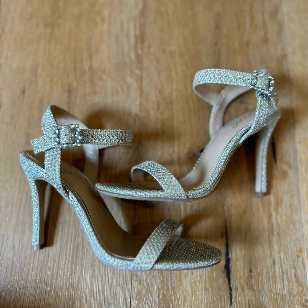 Jewel Badgley Mischka Glitter Alina sandal special occasion wedding shoe - Picture 2 of 11